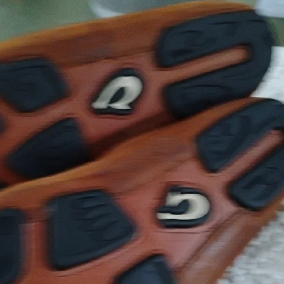 🚨B2G1 OLUKAI Brown Loafers